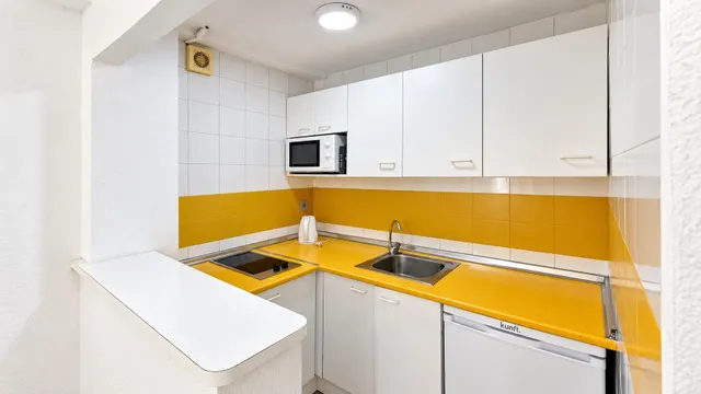 TORREMOLINOS 1 DORMITORIO — 10