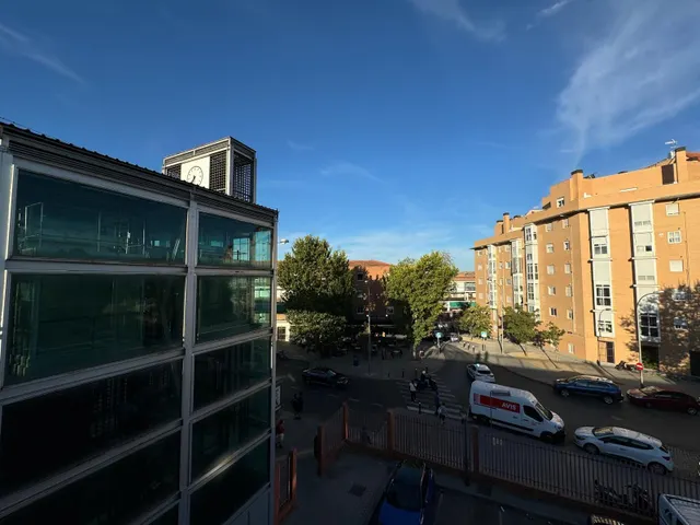 CASA BAJA CON PATIO - 1 MIN TREN VDE BAJO — 18