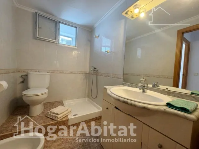 Espacio y luminosidad con infinitas posibilidades en este amplio piso exterior con balcón y trastero — 29