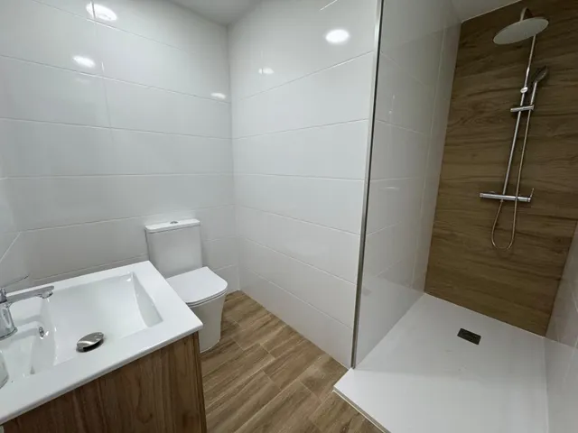 Apartamento totalmente reformado con piscina comunitaria — 8