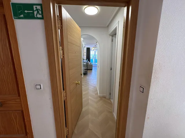 Apartamento céntrico, luminoso, y elegantemente reformado (1.ª planta). Balcón con orientación este, piscina comunitaria y a solo 800 m de Playa del Cura. — 25