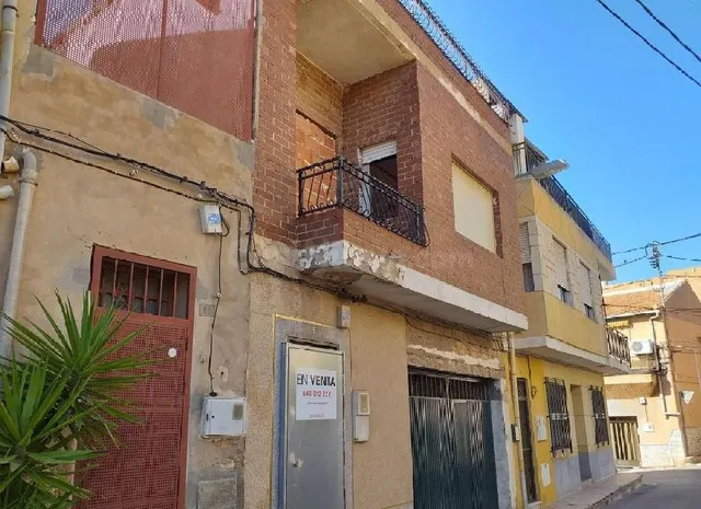 Oportunidad en Murcia: Vivienda para reformar a tu gusto
