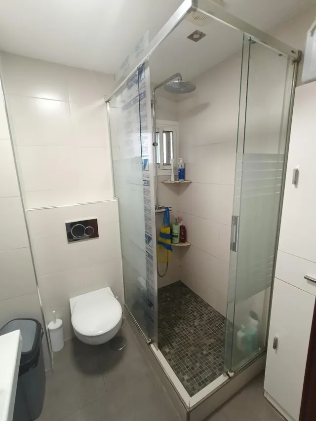 Piso de 4 dormitorios con licencia turística en La Luz, Málaga — 13