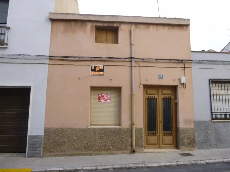 CASA EN DOS ALTURAS PARA CONSTRUIR SU VIVIENDA UNIFAMILIAR