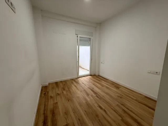 LOCAL COMERCIAL REFORMADO JUNTO AL PARQUE DEL TOSSAL – ZONA TRANQUILA Y BIEN COMUNICADA — 15