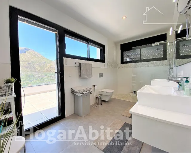 CHALET SEMINUEVO CON PISCINA, GARAJE Y VISTAS DESPEJADAS — 27