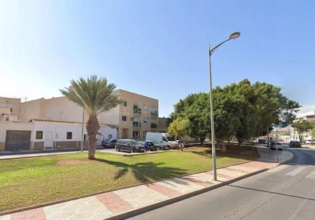SE VENDE Piso OKUPADO en Calle Casablanca 21 Roquetas de Mar - foto 3