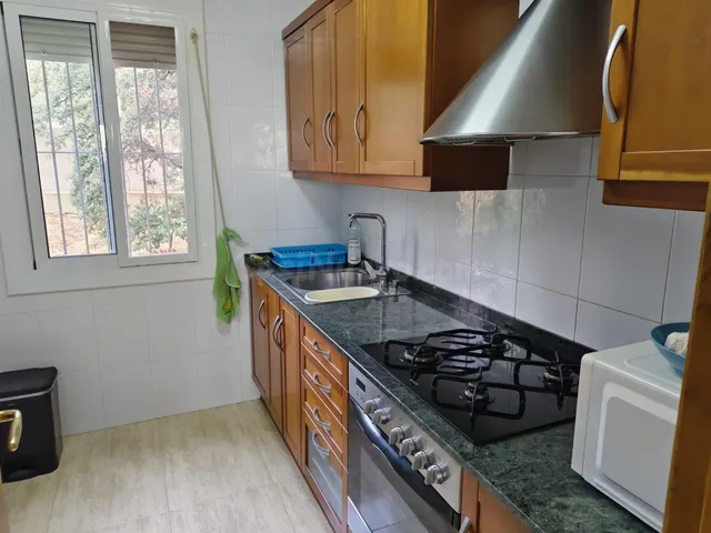 Acogedor Piso en Hospitalet de Llobregat - Ideal para Entrar - foto 4