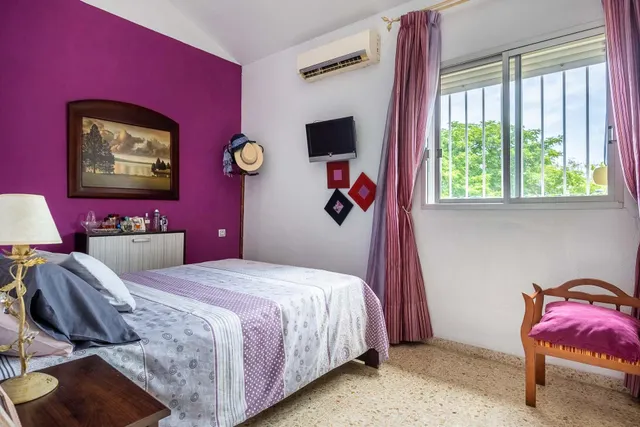 Vive en Simón Verde: Casa pareada con patio, garaje cubierto, piscina y el metro a un paso. — 24