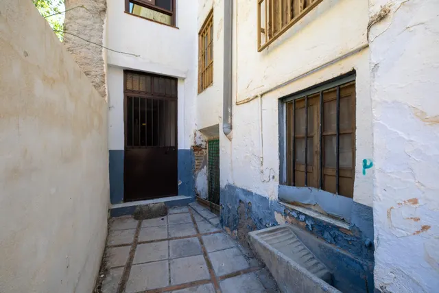 Casa para reformar en el centro de Lanjarón con gran potenci - foto 5