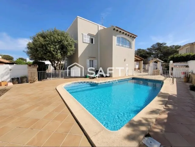 Chalet con piscina y garaje en Cala Blanca - foto 3