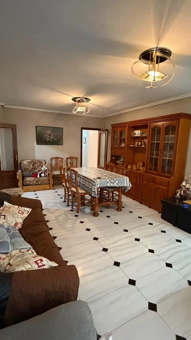Apartamento con terraza, Alicante, Torrevieja, Playa de los Locos. 3 habitaciones, 116 m2, 30 metros del mar — 3