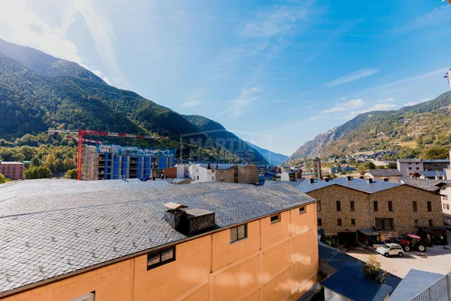 Si buscas una vivienda nueva a estrenar, con jardín privado y en pleno centro, este piso es una oportunidad única. — 22