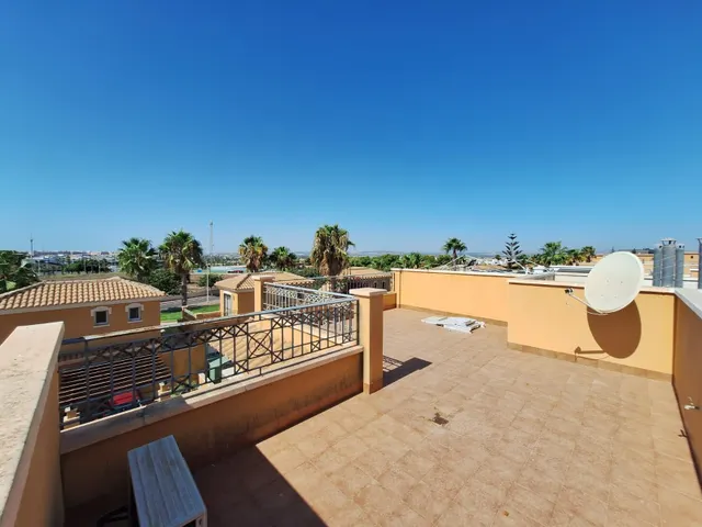Encantador Dúplex en Aguas Nuevas, Torrevieja por €259.000 — 37