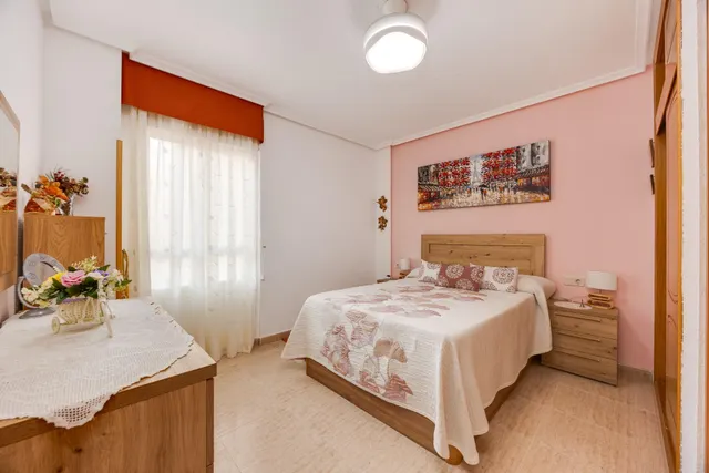Encantador Apartamento de 2 dormitorios y 1 baño con piscina - foto 4
