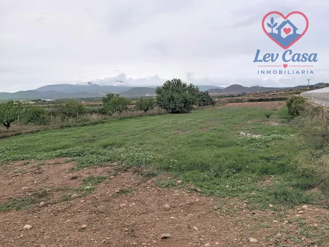 Se vende parcela de unos 3.000 m2 — 49.900 € — 10