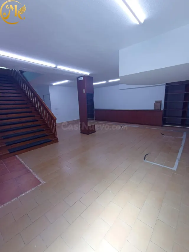 Gran local comercial con acceso por 2 calles y garaje privad - foto 2