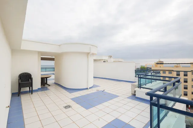 MAGNÍFICO ÁTICO CON VISTAS AL MAR — 49