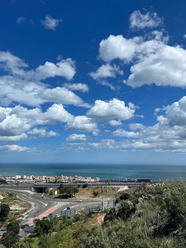 Terreno con licencia para villa en Benalmádena Pueblo - foto 2