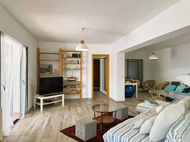 EXQUISITO CHALET A UN PASO DE LA PLAYA Y EL CASCO URBANO — 38