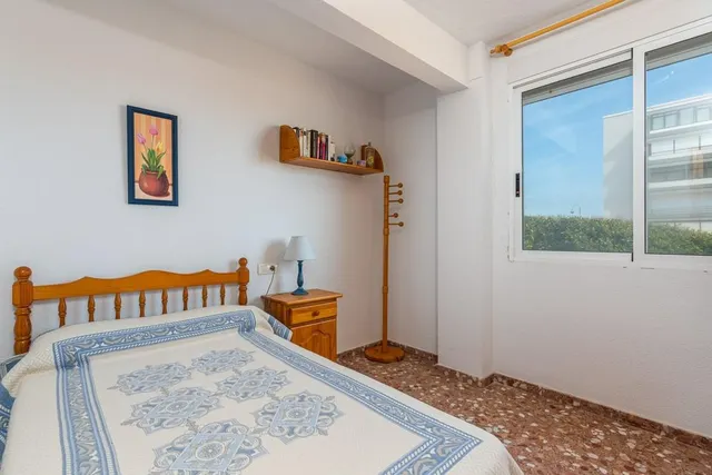 CHALET EN PRIMERA LINEA EN PLAYA GUARDAMAR 6 HABS — 31
