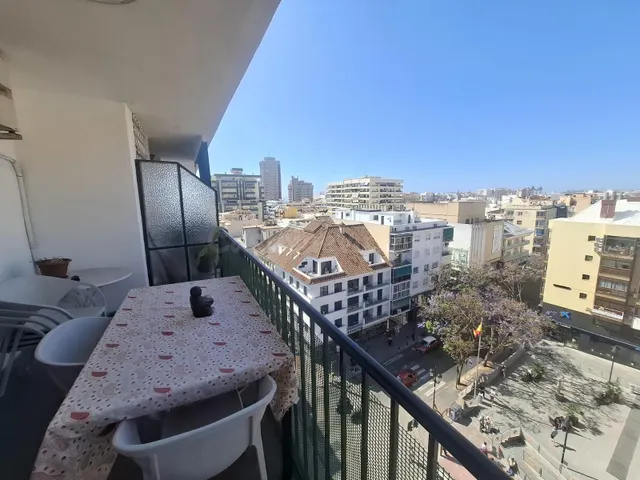 Piso en venta en Fuengirola de tres dormitorios a 250 metros - foto 2