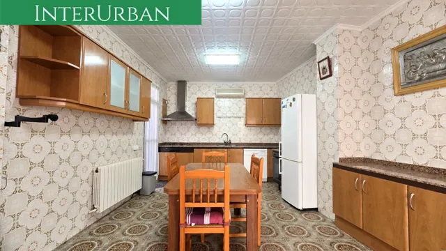 Oportunidad - Amplia casa de 197 m2 con 4 dormitorios y terraza en Benissanó — 7