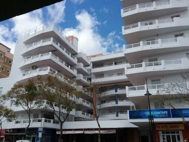Piso de dos dormitorios con terraza y piscina en Los Boliches — 16