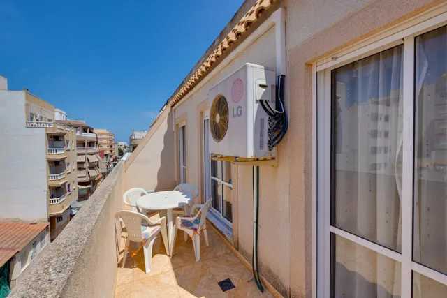 Atico de 3 Dormitorios en Residencial con Piscina en Torrevieja — 8