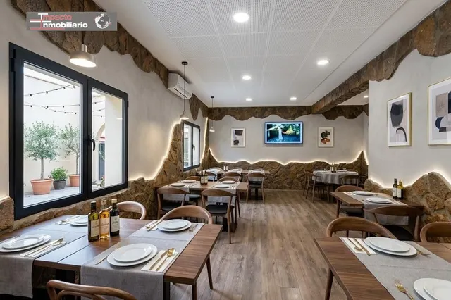 Chalet adosado en venta en Calle Alhambra, 33 — 17