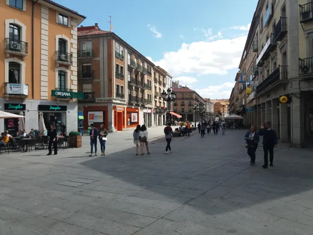 ALQUILER.-.LOCAL.-.AVENIDA DEL ACUEDUCTO — 4