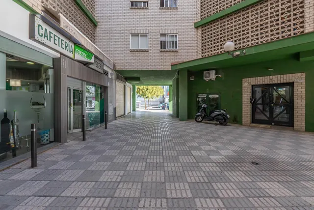 Venta de cafetería La Contraviesa de 160 m2  junto a Alcampo — 35