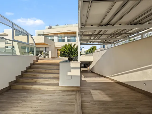 Villa de lujo con vistas al mar en Aguamarina, a 200 metros  - foto 2