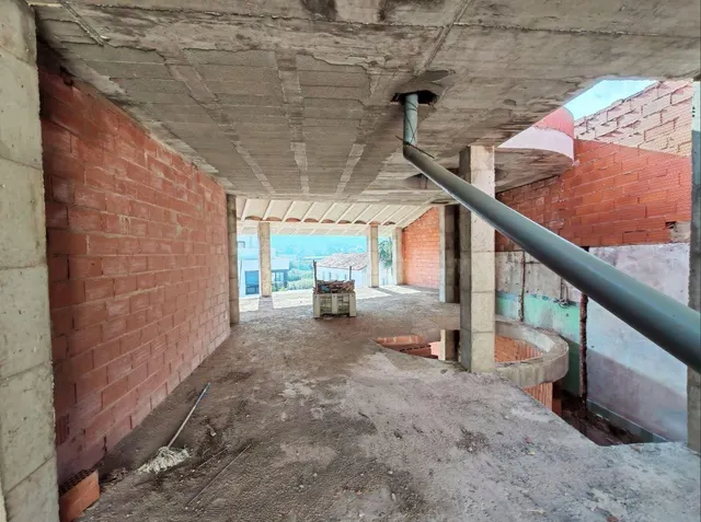 SE VENDE ESTRUCTURA EN ARTANA DE 3 PLANTAS Y PLANTA BAJA — 4