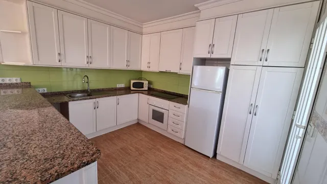 Chalet pareado de 3 dormitorios con solárium y piscina comunitaria - zona guardamar, la mata - — 9