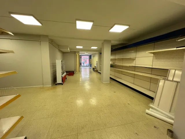 Local comercial en el centro de Ponferrada con múltiples opciones — 8