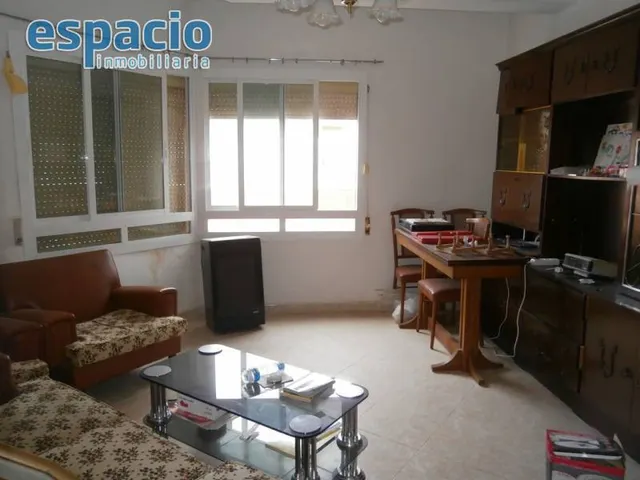 SE VENDE PISO ZONA PLAZA DE ABASTOS