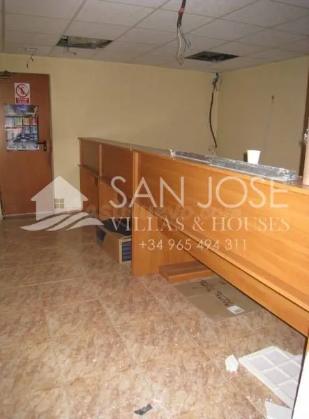 Inmobiliaria San Jose Villas and Houses vende oficina en Asp - foto 3