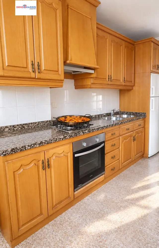 PISO AMPLIO Y LUMINOSO DE 4 habitaciones – IDEAL PARA ESTUDI - foto 4