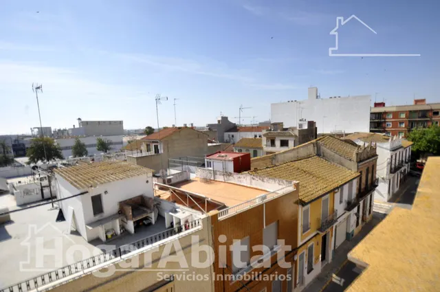 REFORMADO Y AMPLIO CON TERRAZA JUNTO AL AYUNTAMIENTO — 44