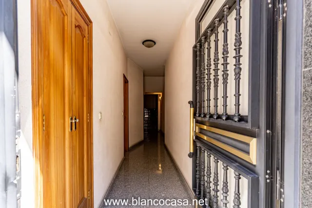 Entreplanta en venta ó alquiler C/Barcelona (Carballo) — 30