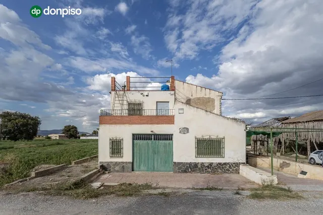 Cortijo con casa de 117 m2 y terreno de 2.312 m2 en Santa Fe — 3