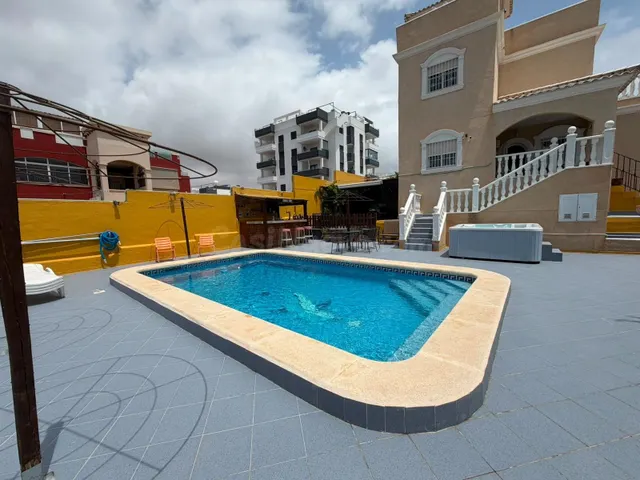 CHALET INDEPENDIENTE REFORMADO EN LOS ALTOS
