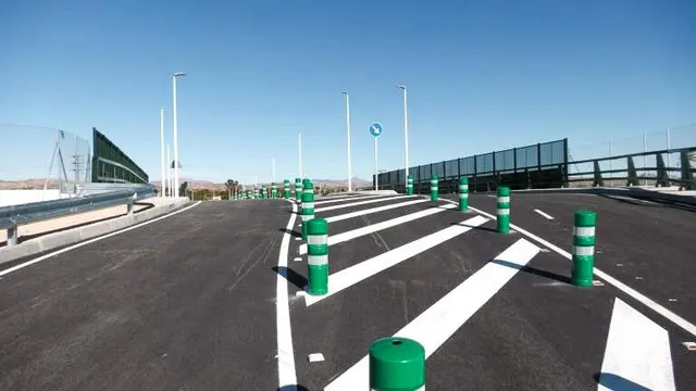 ALQUILER LOCAL COMERCIAL EN LA MEJOR UBICACIÓN DE ALTABIX NUEVO, CON 32m FACHADA Y 9 PERSIANAS A LA CALLE!!! — 35