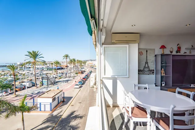 Piso en venta en Caleta de Vélez junto al mar
