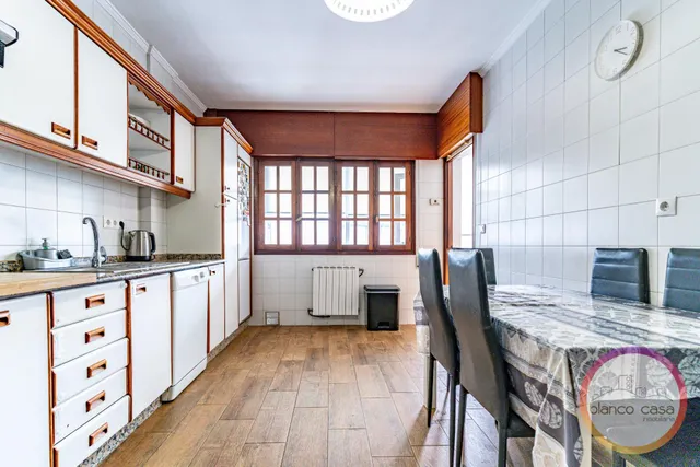 ✨ ¡amplio piso de 4 dormitorios con  terraza en pleno centro de Carballo por 178.900€! — 18