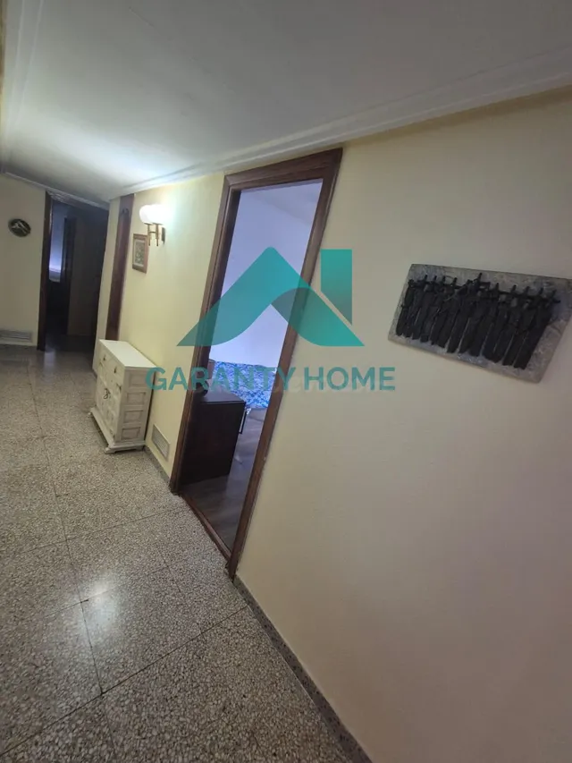 ¡SE ALQUILA AMPLIO PISO EN EL CENTRO, JUNTO A CÁNOVAS! - foto 4