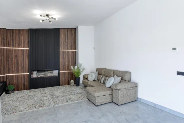 Villa independiente renovada, cerca a Mijas, con piscina privada y 5 dormitorios — 17