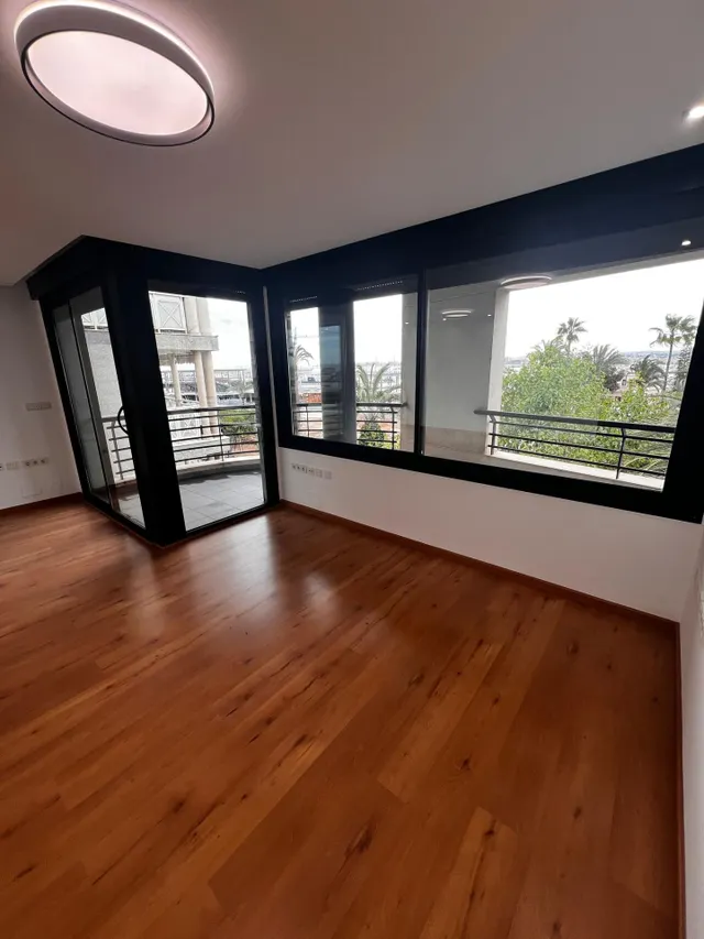 Amplio piso en alquiler en Torrevieja – 3 habitaciones, terraza y garaje incluido — 8
