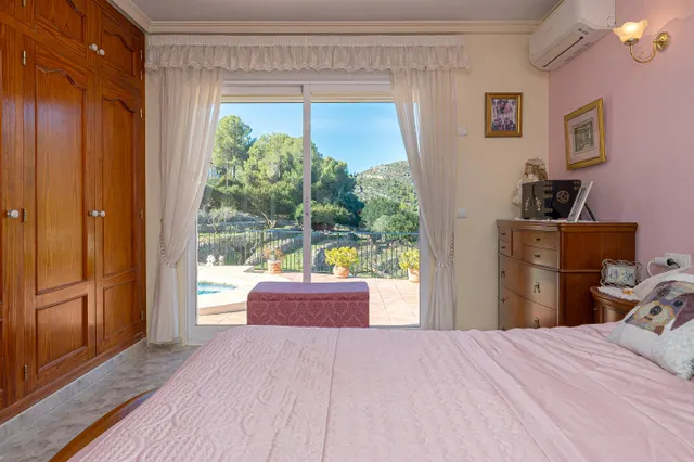 Finca Valleverde. Encantadora villa de una sola planta en venta en Llíber con una gran parcela. — 46